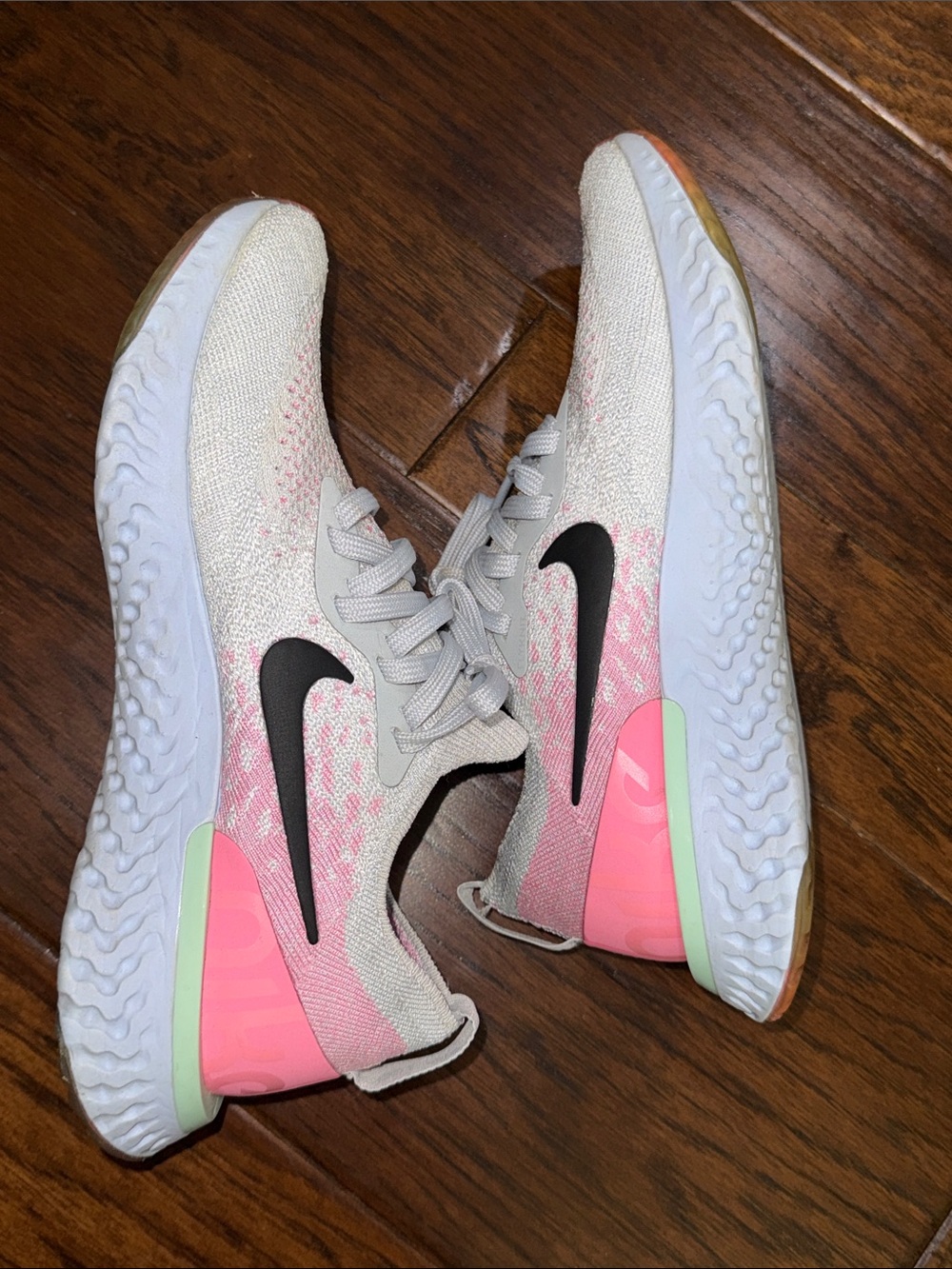 Nike Epic React Women’s Athletic Sneakers in Light Gray, Pink & Black - Picture 3 of 6